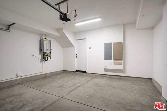 11224 W Lyon Lane, North Hollywood (los Angeles), CA 91606