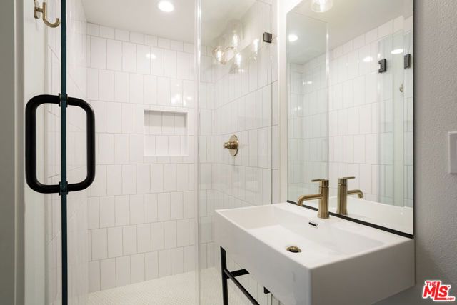 11224 W Lyon Lane, North Hollywood (los Angeles), CA 91606