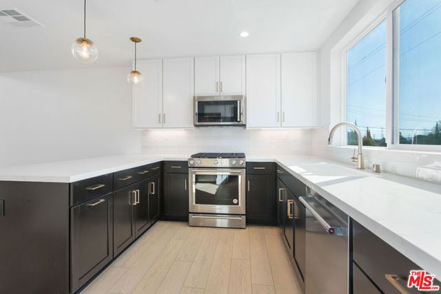 11224 W Lyon Lane, North Hollywood (los Angeles), CA 91606