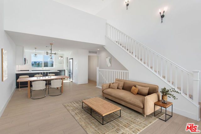 11224 W Lyon Lane, North Hollywood (los Angeles), CA 91606