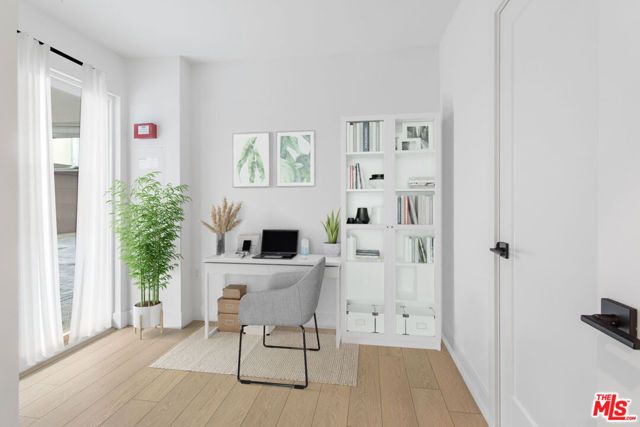 11224 W Lyon Lane, North Hollywood (los Angeles), CA 91606