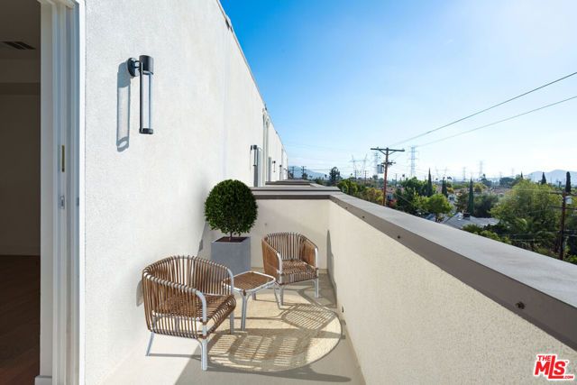 11224 W Lyon Lane, North Hollywood (los Angeles), CA 91606