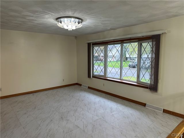 531 Cedarbrook Crescent, Utica, NY 13502