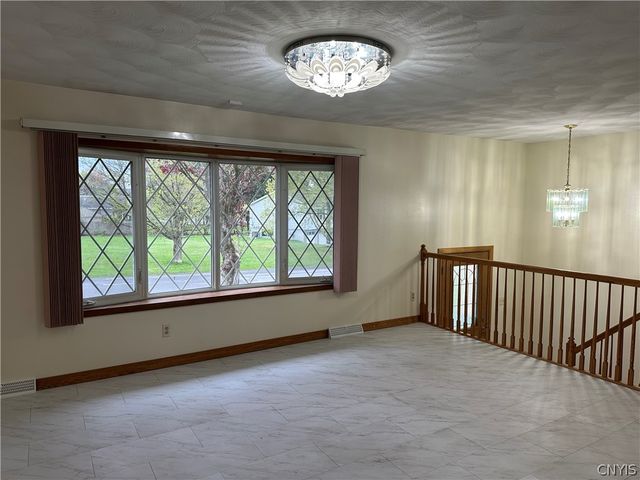 531 Cedarbrook Crescent, Utica, NY 13502