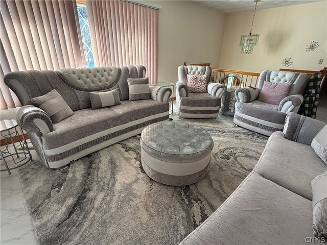 531 Cedarbrook Crescent, Utica, NY 13502