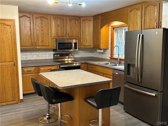 531 Cedarbrook Crescent, Utica, NY 13502