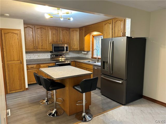531 Cedarbrook Crescent, Utica, NY 13502