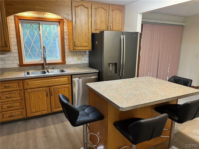 531 Cedarbrook Crescent, Utica, NY 13502