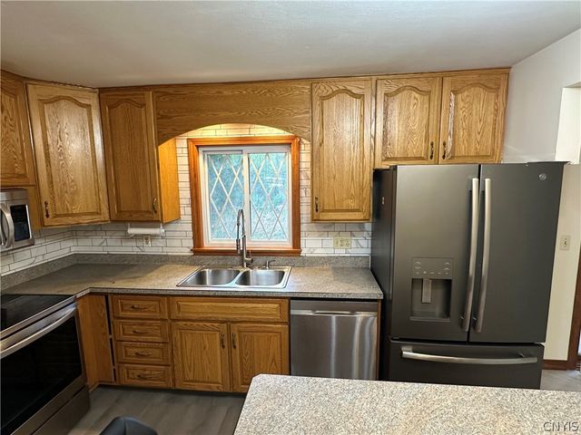 531 Cedarbrook Crescent, Utica, NY 13502
