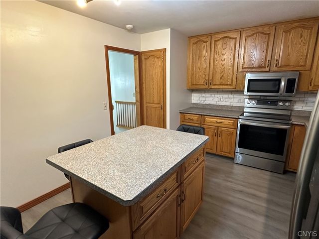 531 Cedarbrook Crescent, Utica, NY 13502