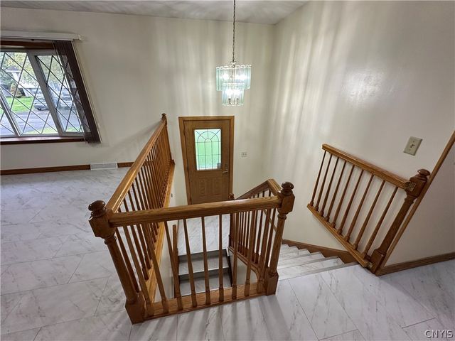 531 Cedarbrook Crescent, Utica, NY 13502