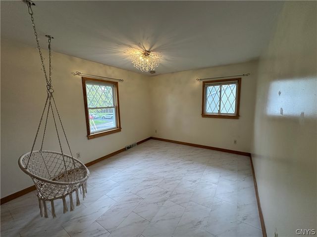 531 Cedarbrook Crescent, Utica, NY 13502