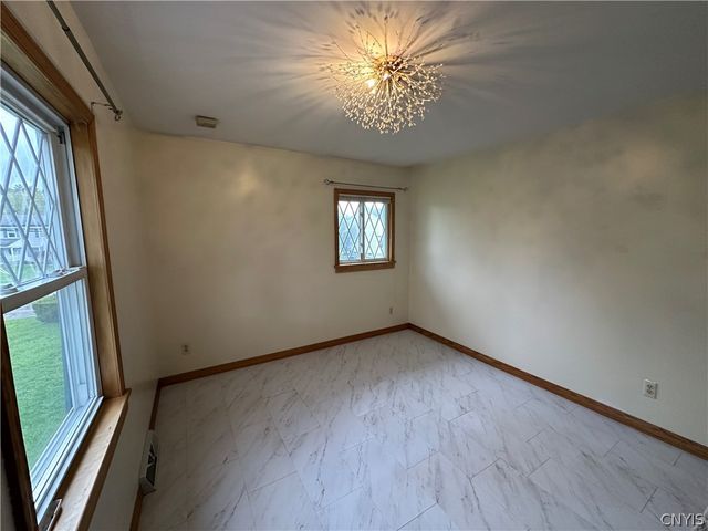 531 Cedarbrook Crescent, Utica, NY 13502