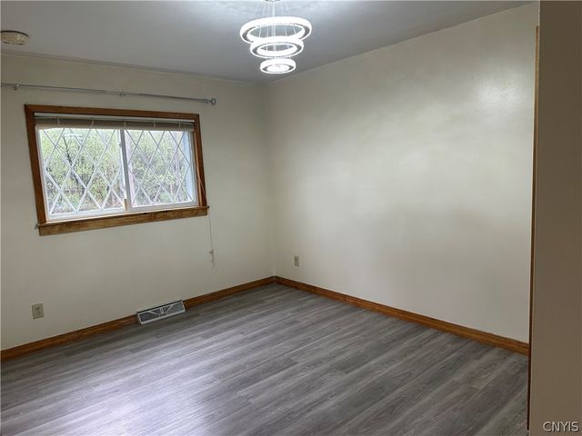 531 Cedarbrook Crescent, Utica, NY 13502