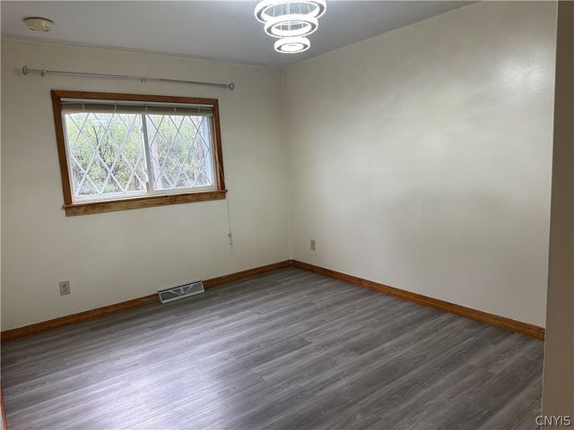 531 Cedarbrook Crescent, Utica, NY 13502