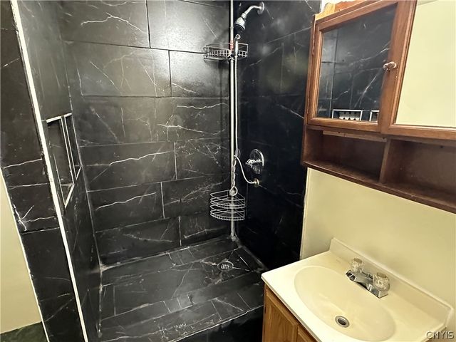531 Cedarbrook Crescent, Utica, NY 13502