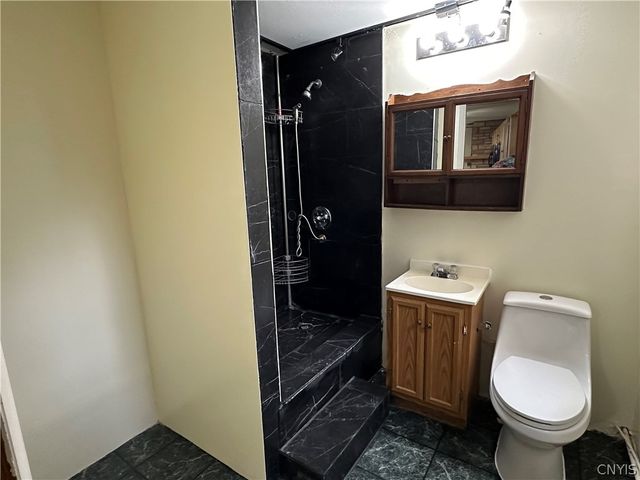 531 Cedarbrook Crescent, Utica, NY 13502
