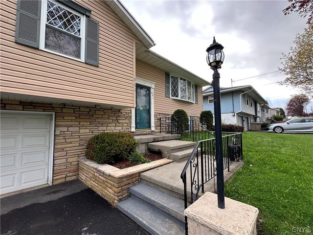 531 Cedarbrook Crescent, Utica, NY 13502