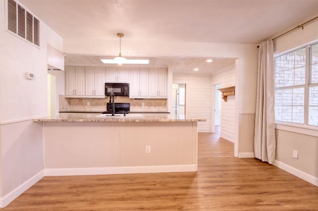 315 E Avenue F, Midlothian, TX 76065