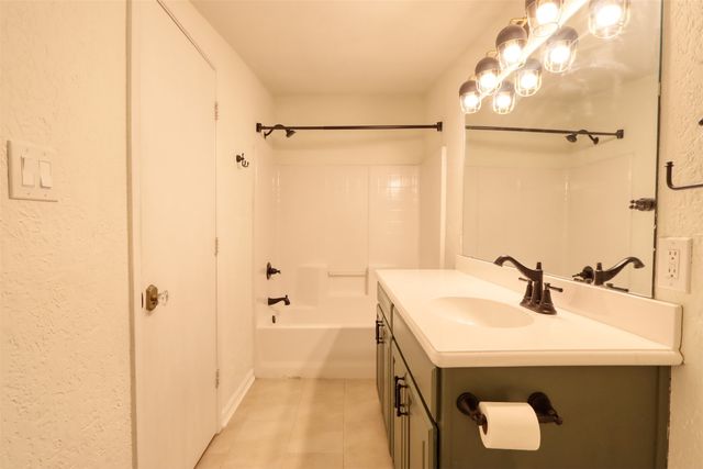 315 E Avenue F, Midlothian, TX 76065