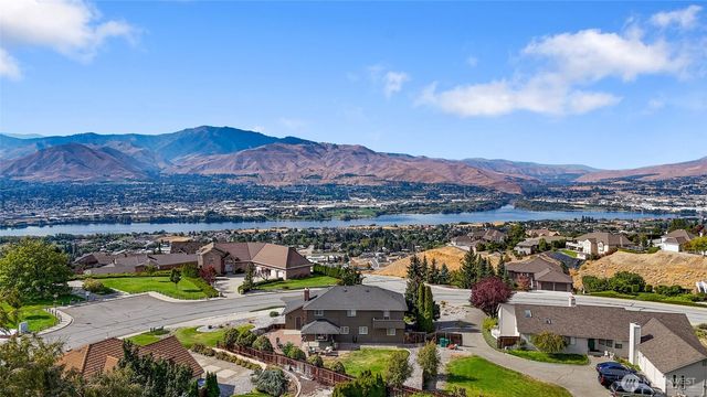 2327 Grand Avenue, East Wenatchee, WA 98802