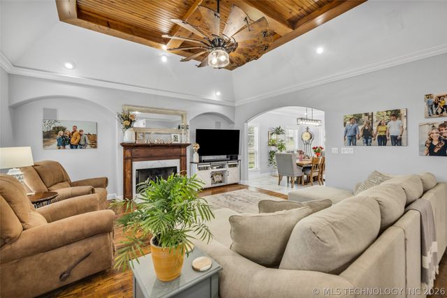 8241 N 69th East Avenue, Owasso, OK 74055