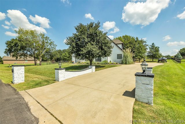 8241 N 69th East Avenue, Owasso, OK 74055