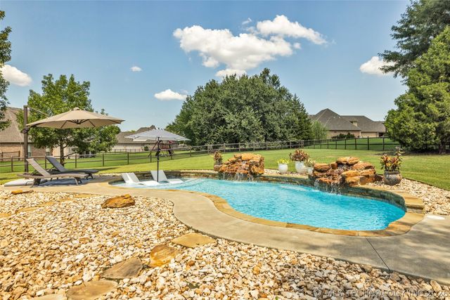 8241 N 69th East Avenue, Owasso, OK 74055