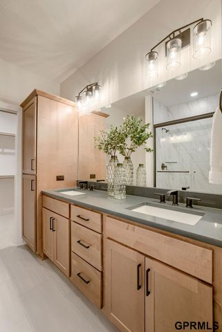 4756 S 198th Avenue, Omaha, NE 68135