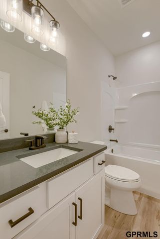 4756 S 198th Avenue, Omaha, NE 68135