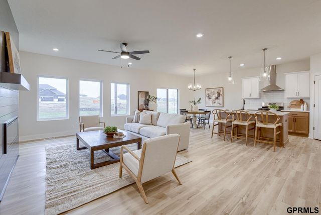 4756 S 198th Avenue, Omaha, NE 68135