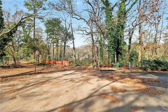 2780 Delcourt Drive, Decatur, GA 30033