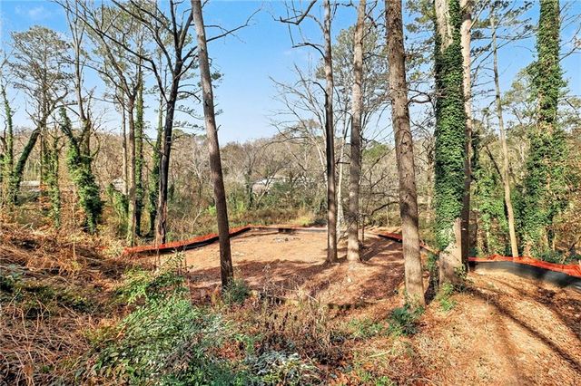 2780 Delcourt Drive, Decatur, GA 30033