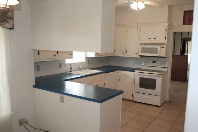 210 E Roberts Street, Gorman, TX 76454