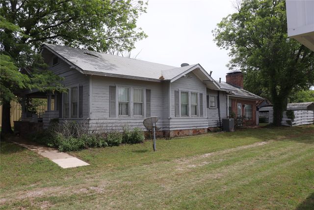 210 E Roberts Street, Gorman, TX 76454