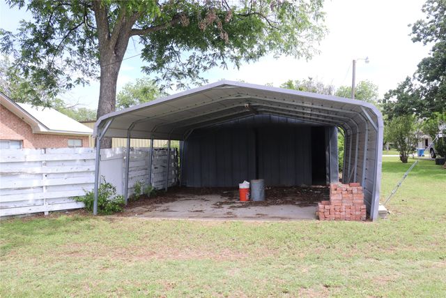 210 E Roberts Street, Gorman, TX 76454