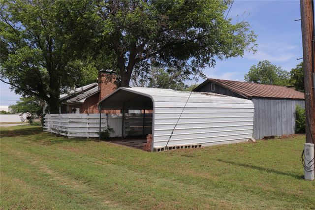 210 E Roberts Street, Gorman, TX 76454