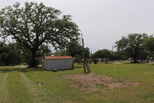 210 E Roberts Street, Gorman, TX 76454