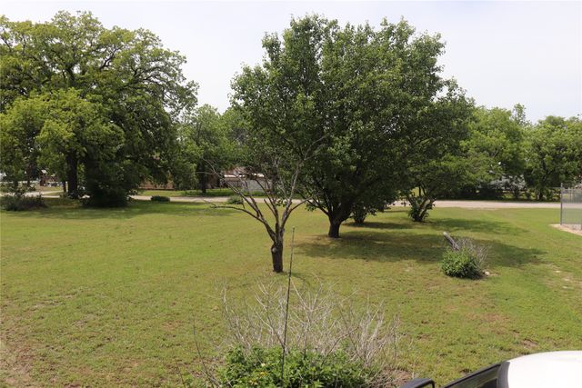 210 E Roberts Street, Gorman, TX 76454