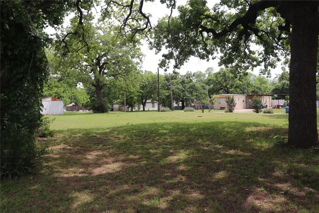 210 E Roberts Street, Gorman, TX 76454