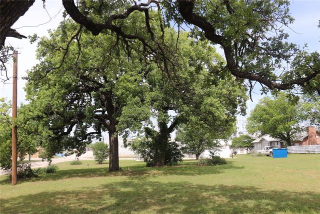 210 E Roberts Street, Gorman, TX 76454