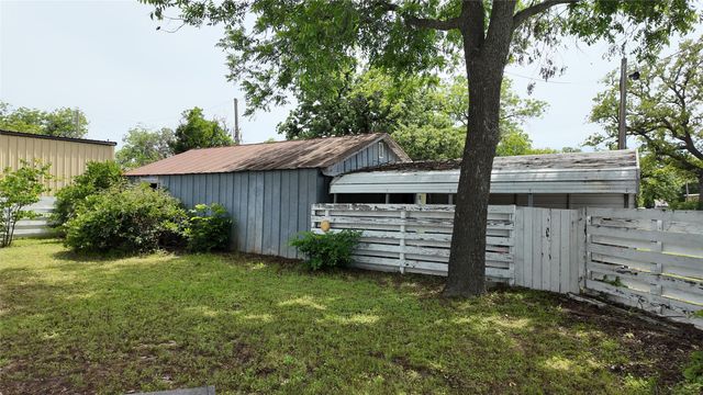210 E Roberts Street, Gorman, TX 76454