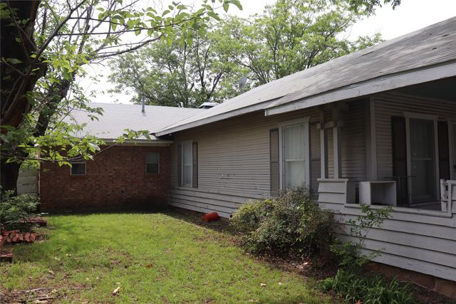210 E Roberts Street, Gorman, TX 76454