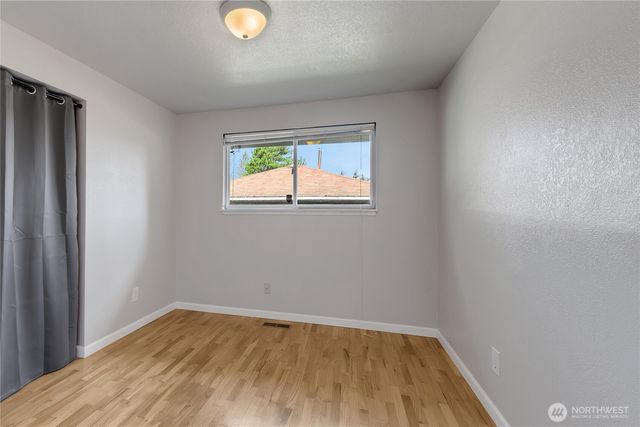 27030 14th Avenue S, Des Moines, WA 98198