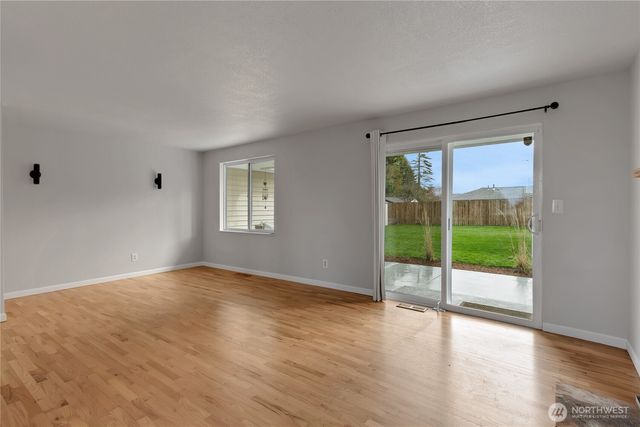 27030 14th Avenue S, Des Moines, WA 98198