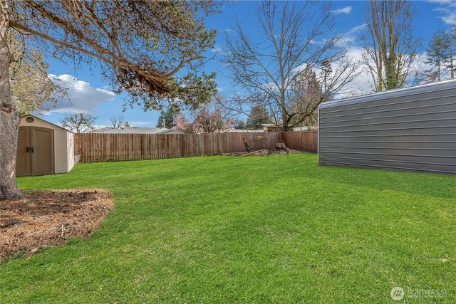 27030 14th Avenue S, Des Moines, WA 98198