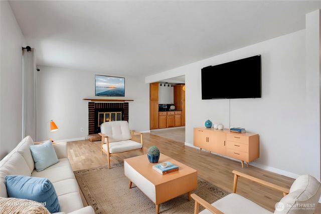 27030 14th Avenue S, Des Moines, WA 98198