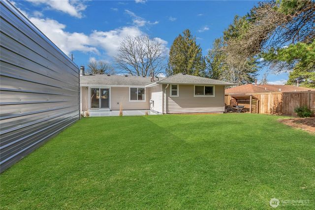 27030 14th Avenue S, Des Moines, WA 98198