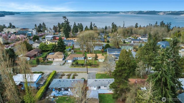 27030 14th Avenue S, Des Moines, WA 98198