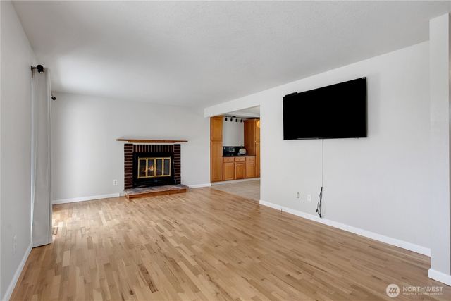 27030 14th Avenue S, Des Moines, WA 98198